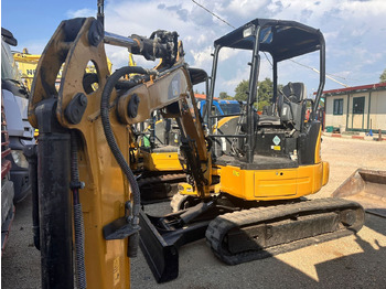 Miniexcavadora CATERPILLAR 303E