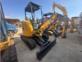 Miniexcavadora CATERPILLAR 303E