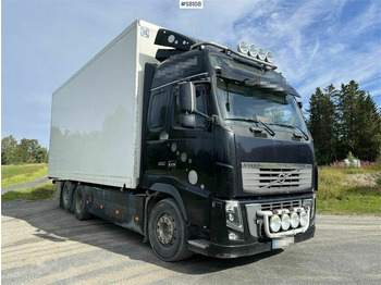 Camión caja cerrada VOLVO FH16