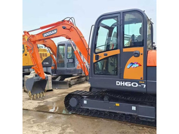 Excavadora de cadenas DOOSAN DH60