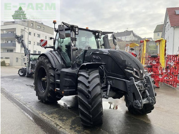 Tractor VALTRA