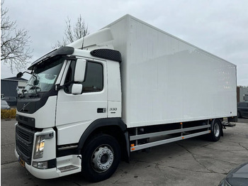 Camión caja cerrada VOLVO FM 330