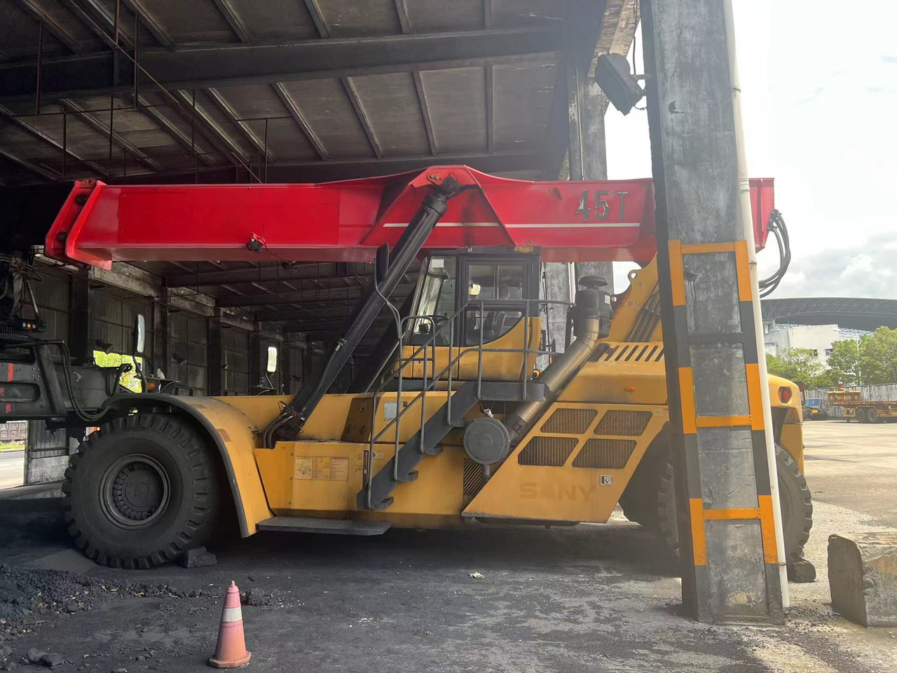 Reach stacker nuevo SANY SRSC45H1: foto 1