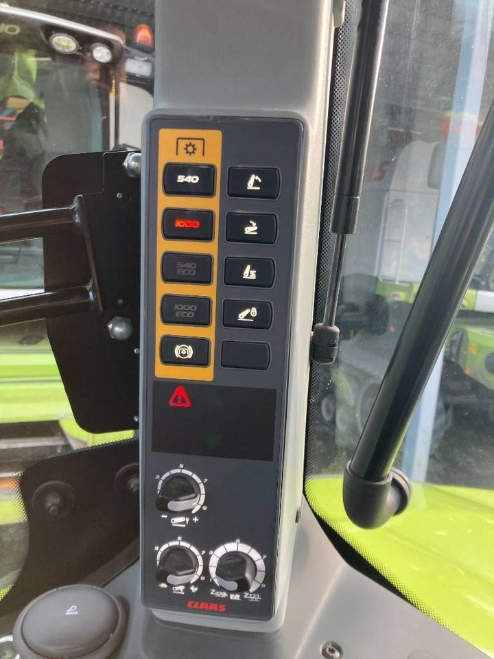 Tractor Claas Axion 830 CIS: foto 16