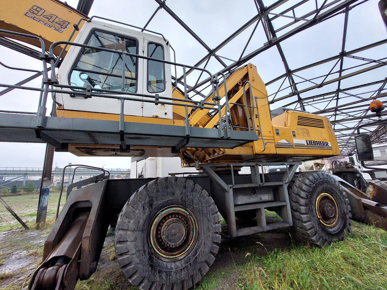 Manipulador de materiales LIEBHERR A944BHD: foto 10