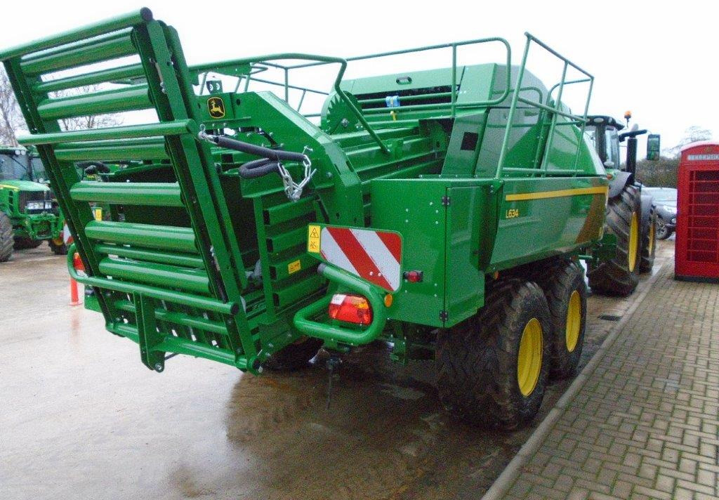 Empacadora de pacas cuadradas nuevo John Deere L634: foto 6