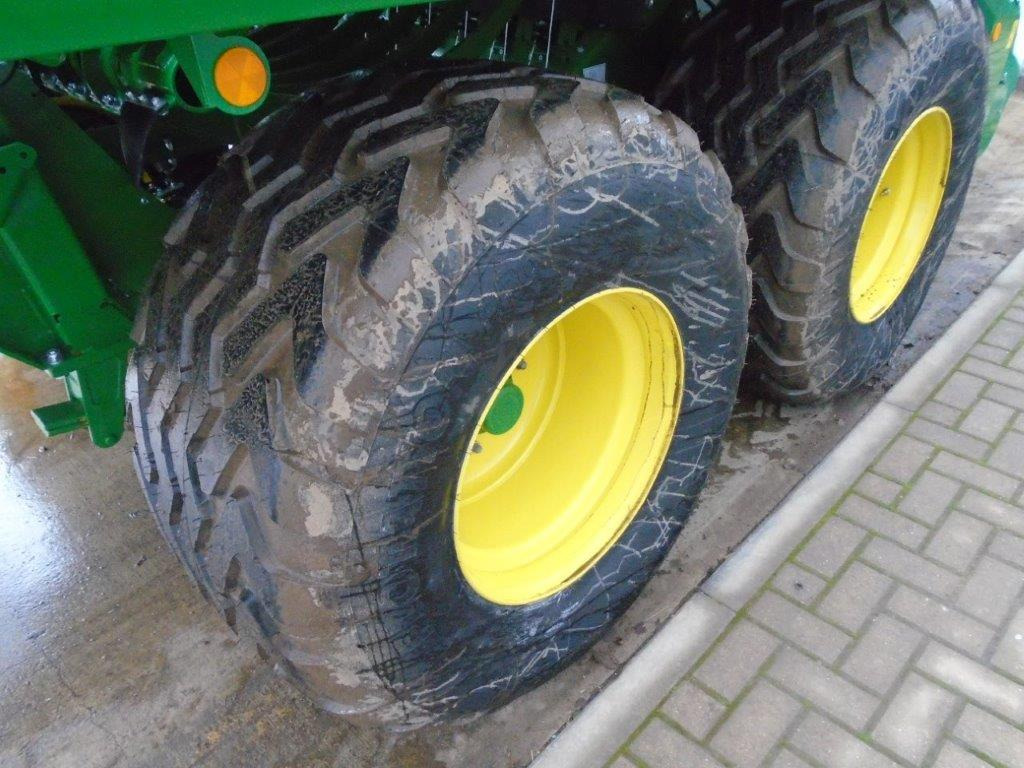 Empacadora de pacas cuadradas nuevo John Deere L634: foto 8