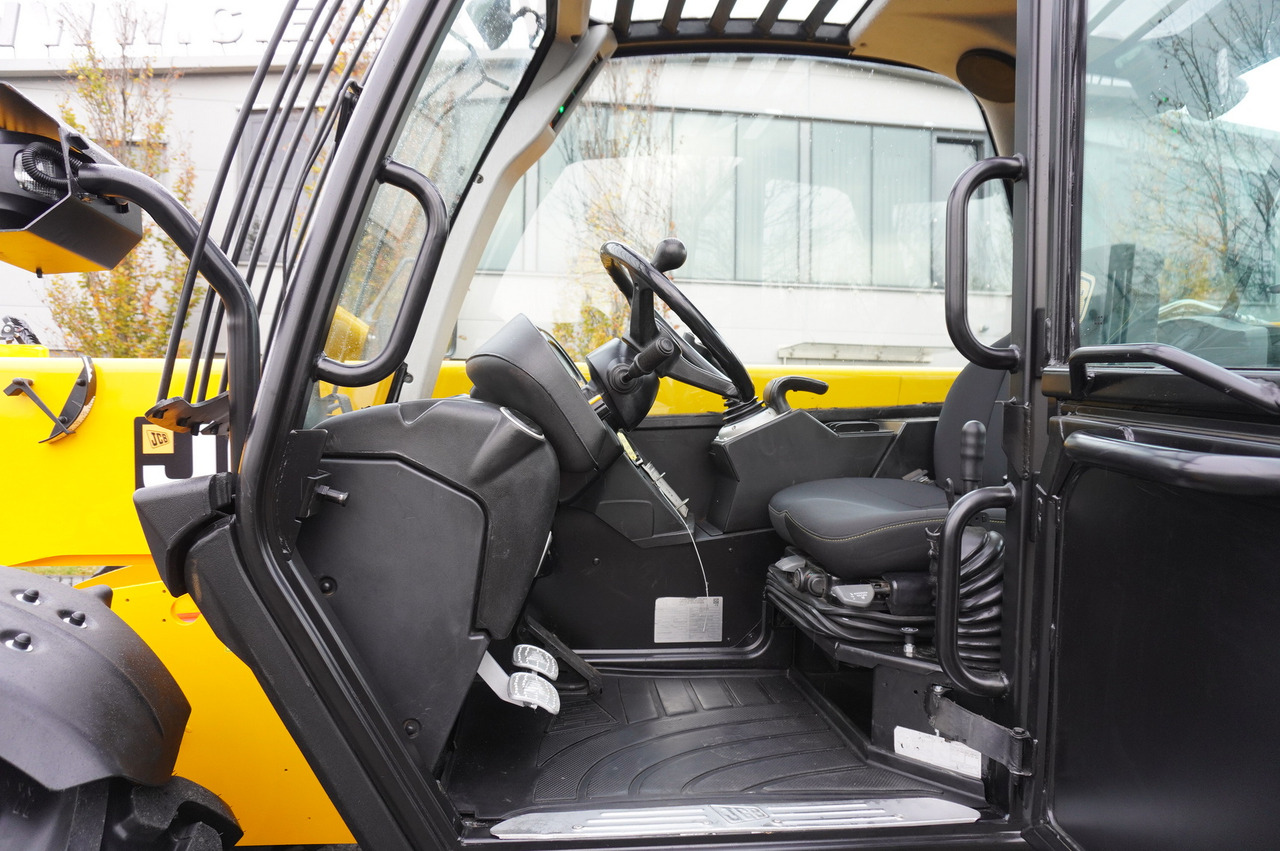 Cargadora de ruedas JCB 560-80 / 6 ton lifting capacity / power 146 HP: foto 17