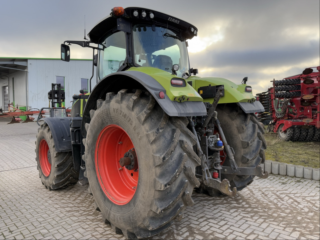 Tractor Claas Axion 950: foto 14